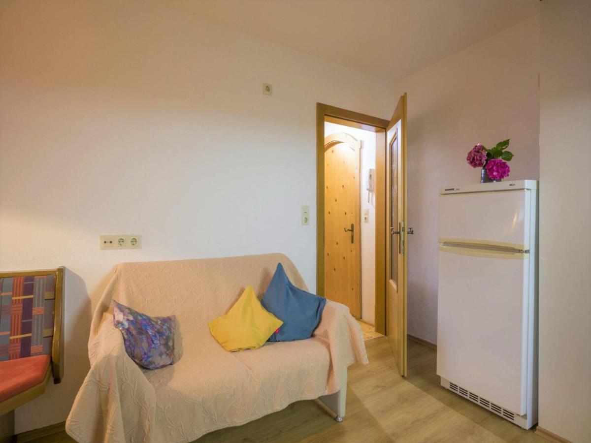 In Location In With Balcony * Fuegen